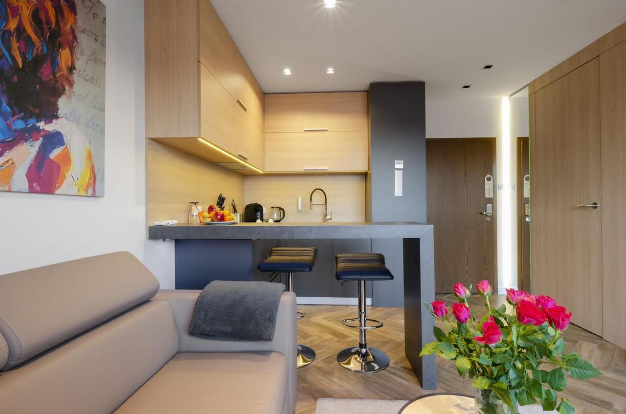 Lupoapartments Z Jacuzzi Pole Dance Leczycka 29 Klimatyzacja Parking Dostep Na Kod Лодз Екстериор снимка