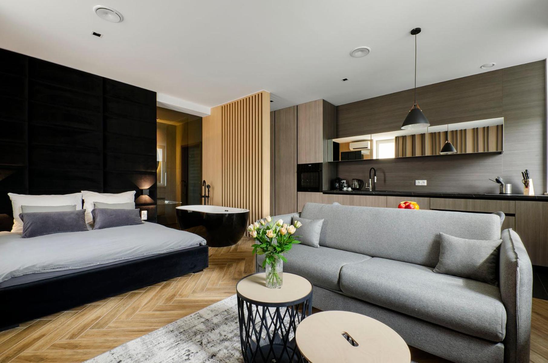Lupoapartments Z Jacuzzi Pole Dance Leczycka 29 Klimatyzacja Parking Dostep Na Kod Лодз Екстериор снимка